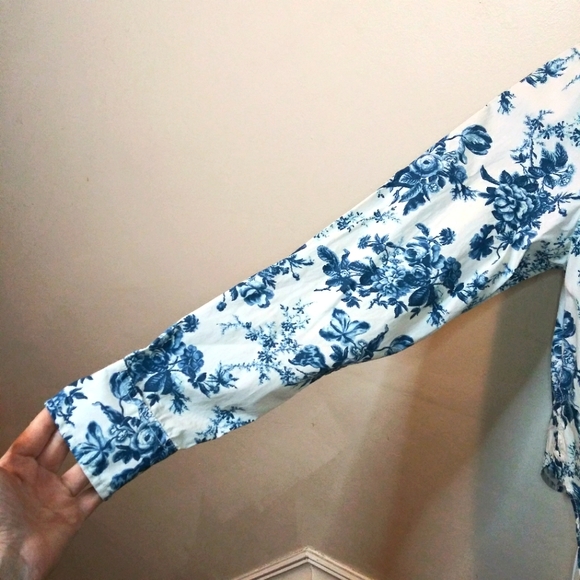 Gap x LoveShackFancy White & Blue Rose Floral Cottage Core Print Cropped Shirt - Picture 3 of 13